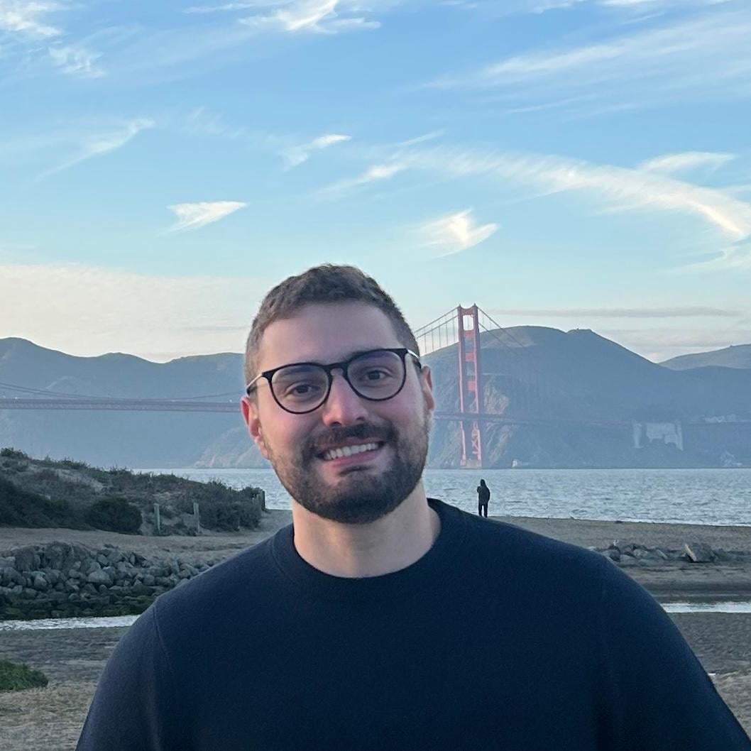 headshot photo of Hercules Gimenes