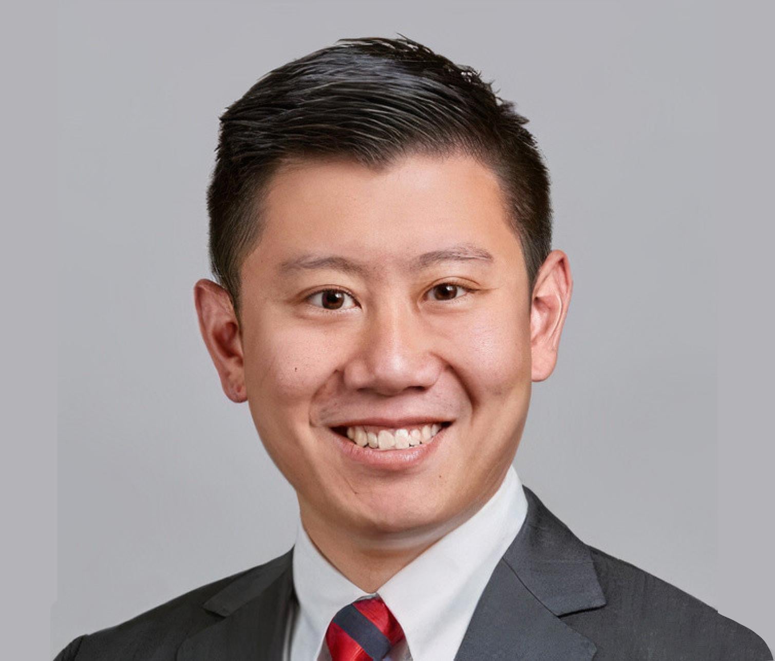 headshot photo of Erik Zhou