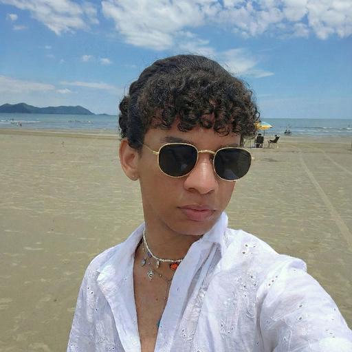 headshot photo of Hannah Harrisonn